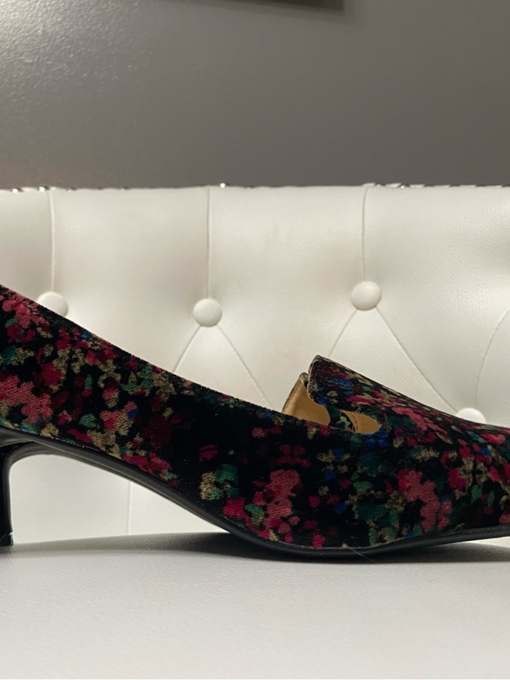 Beautiful BELLINI Bobcat Black Floral Velvet 2.25" Kitten Heel Dark Fairy 11W - Picture 12 of 17
